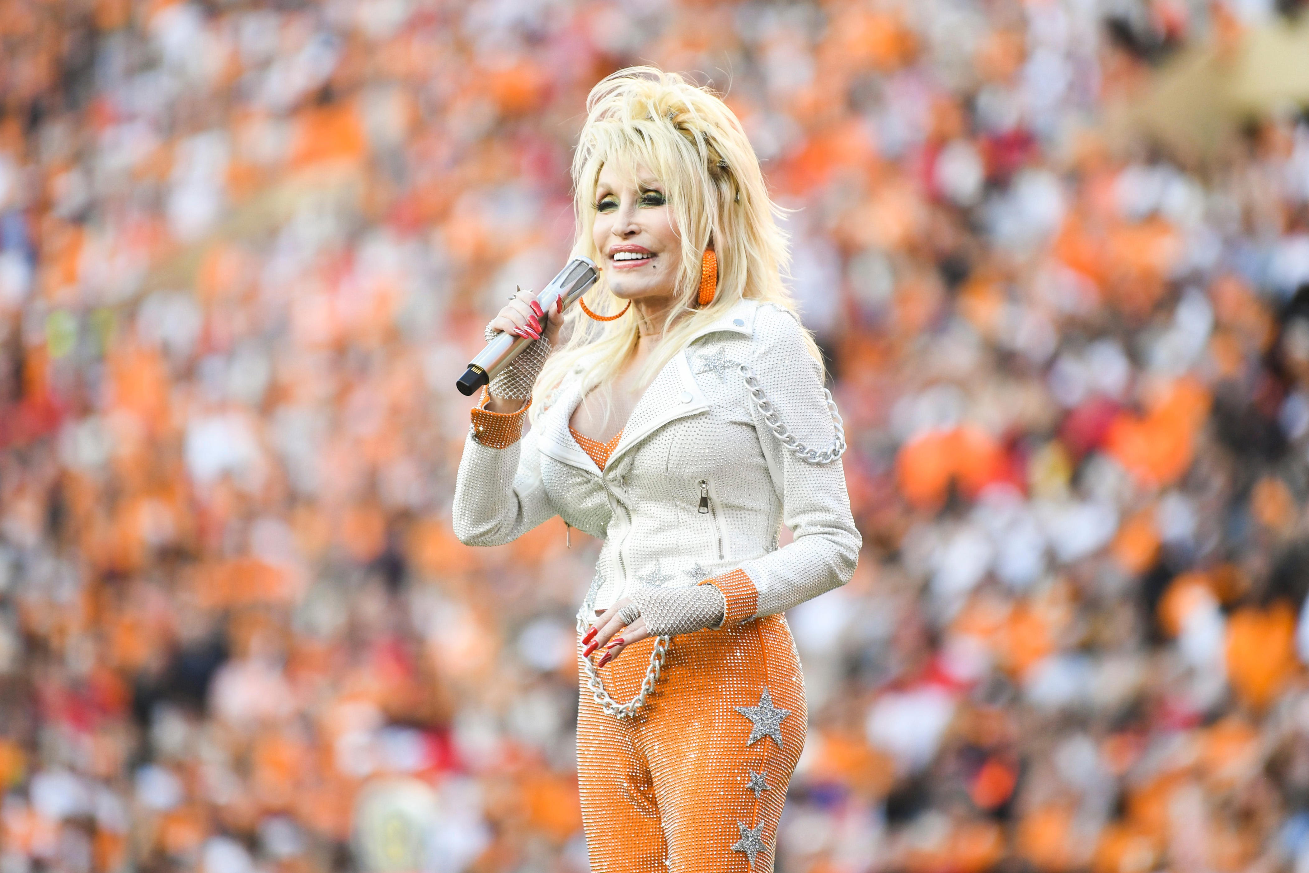 Dolly Parton, dressed as iconic Dallas Cowboys cheerleader, rocks