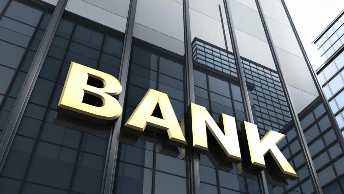 bendigo bank shares fall on surprise ceo exit