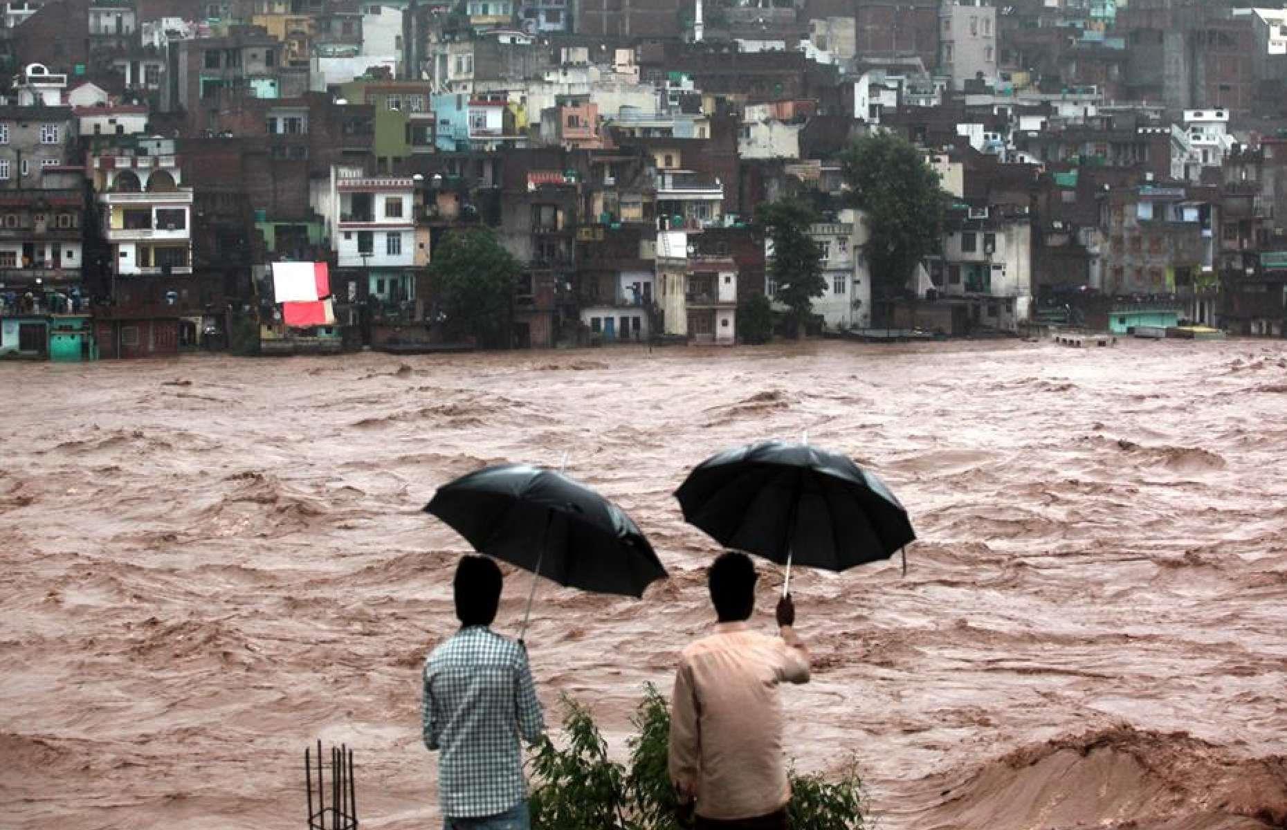 The World’s Worst Floods Throughout History, Captured In Photos