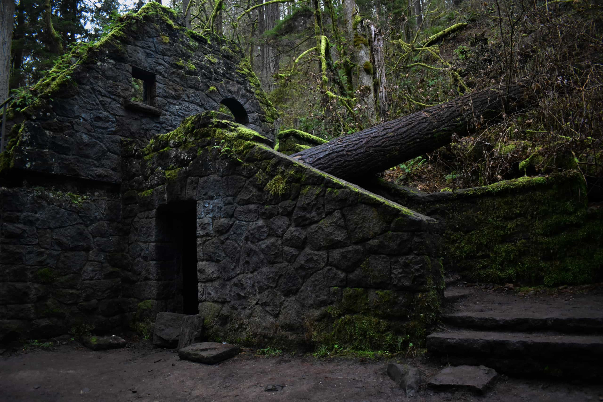 <p>This ruin, known as the Witch's Castle, can be found in Portland. Former owner Danford Balch killed a man who fell for his daughters. Balch was then executed for the crime. The spirits of the two men are said to haunt the spot. </p>