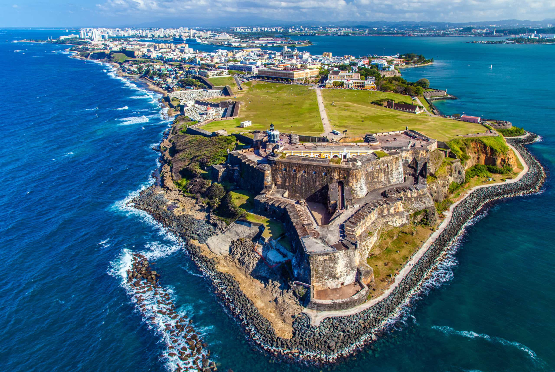 Discover these US territories in the Caribbean Sea and the Pacific Ocean