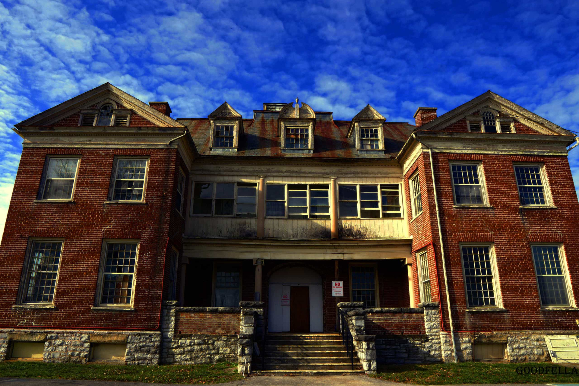 <p>Before becoming a mental institution, the St. Albans Sanatorium in Radford, was built as a Lutheran boys' school. Until it closed in the 1990s, various "treatments" were conducted there, including electroconvulsive therapy and lobotomies. Visitors have reported paranormal activity, including apparitions and floating objects. </p>