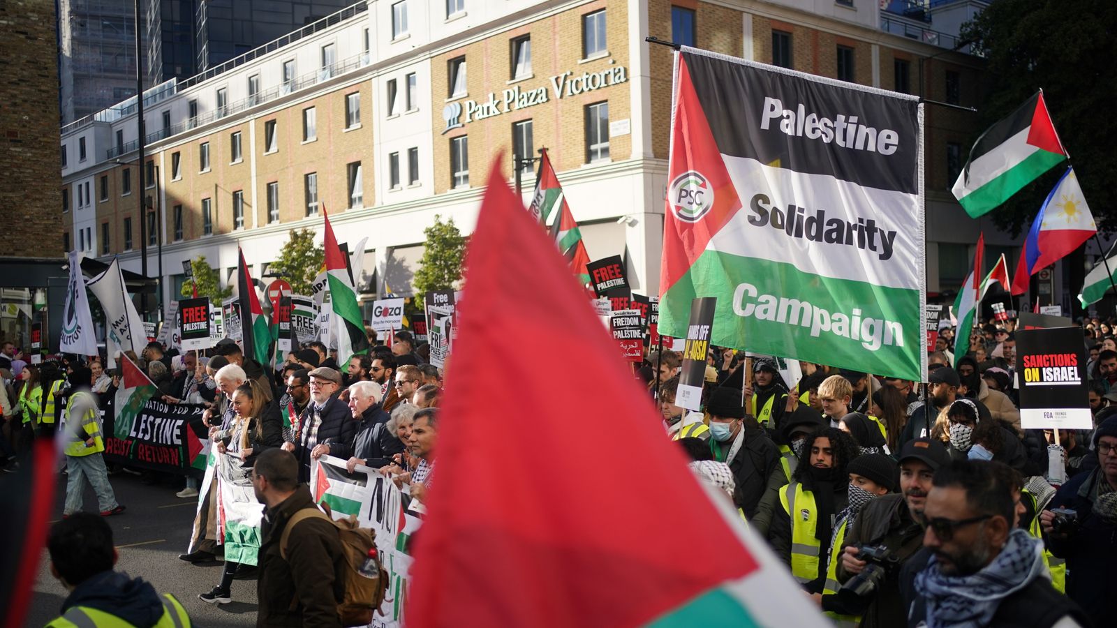 police to leaflet pro-palestinian marchers in london