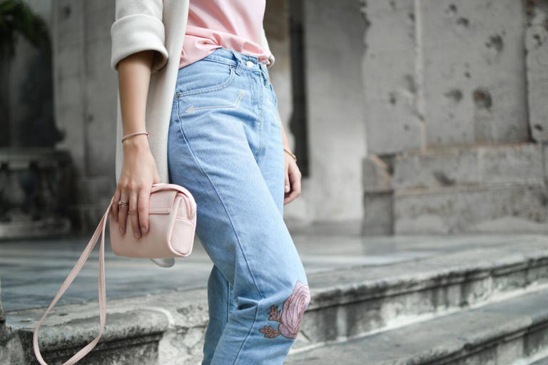 Jeans rotos: cómo combinarlos y las tendencias para llevarlos