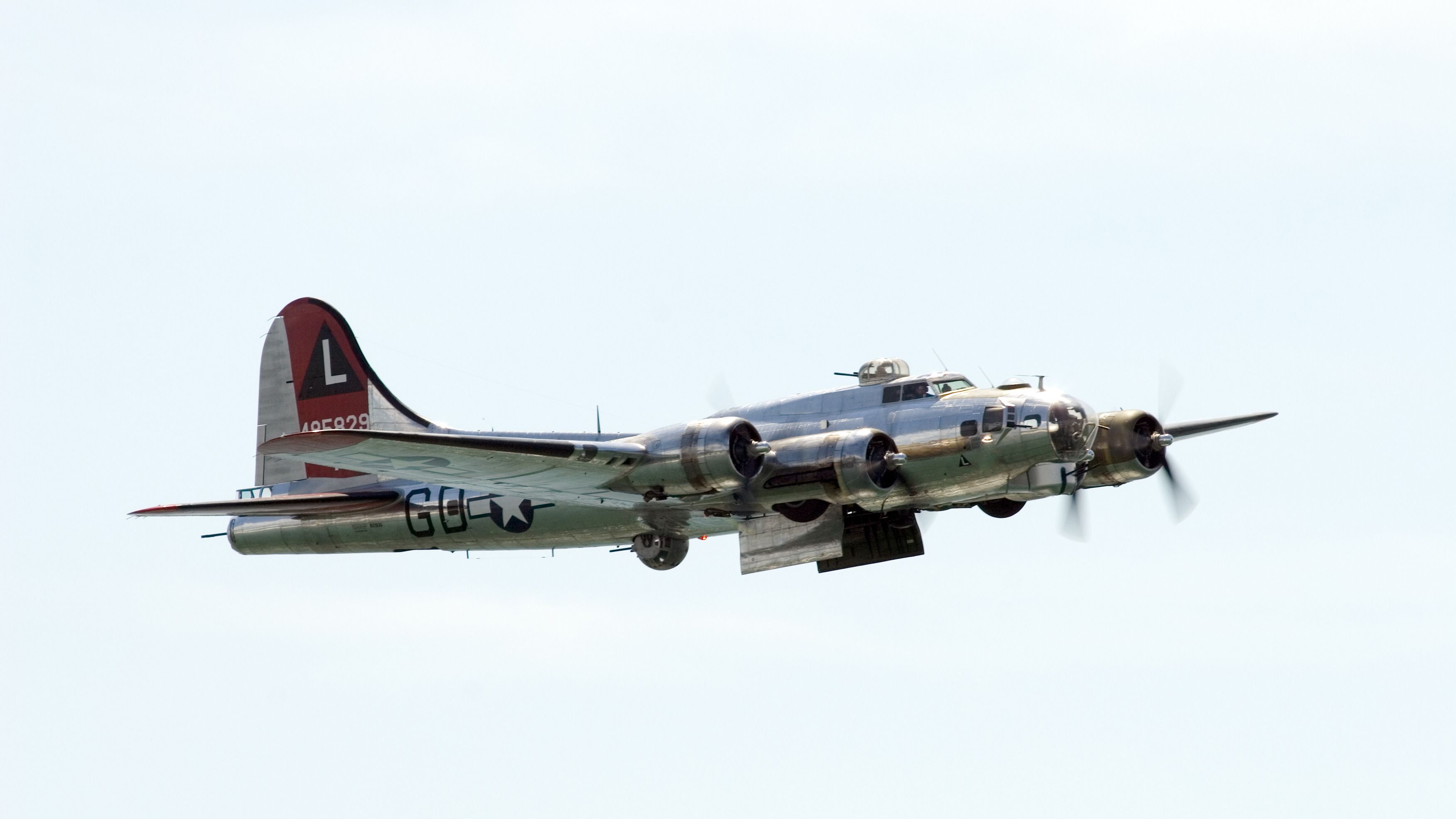 Everything You Need To Know About The 'Flying Fortress' B-17 Bomber