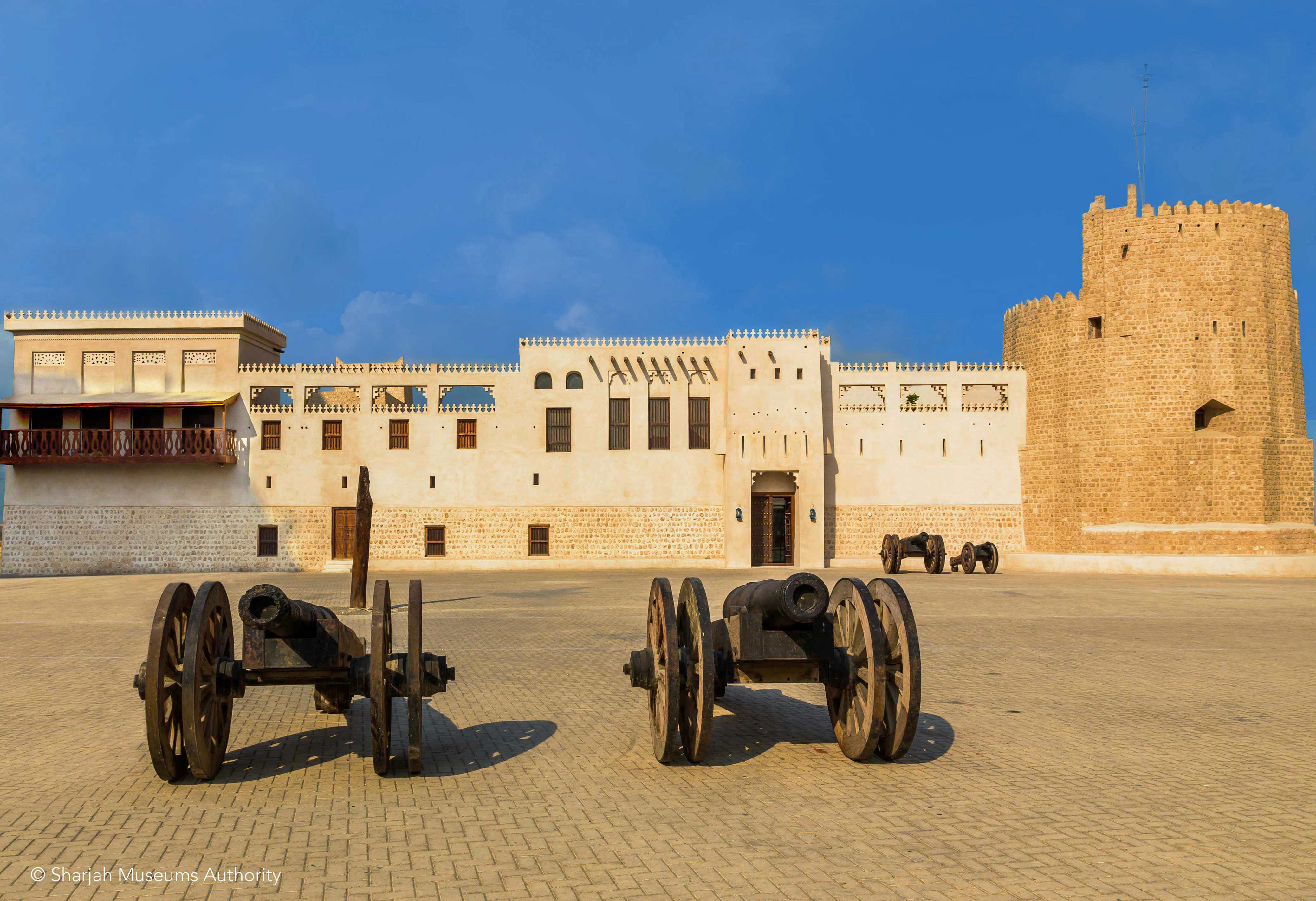 Форт Аль Хисн. Форт Шарджи Аль-Хиш. Аль Хисн музей Шарджа. Naif Fort ОАЭ.