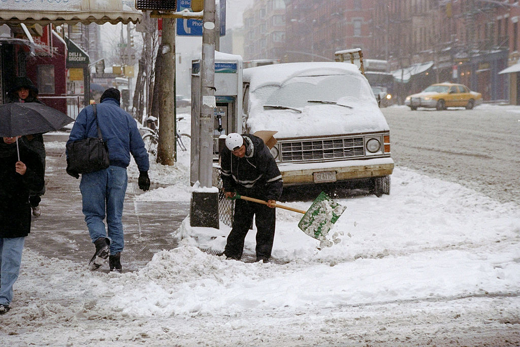 hasta $27 por hora: nyc abre solicitudes de empleo para limpiar nieve durante la temporada de invierno