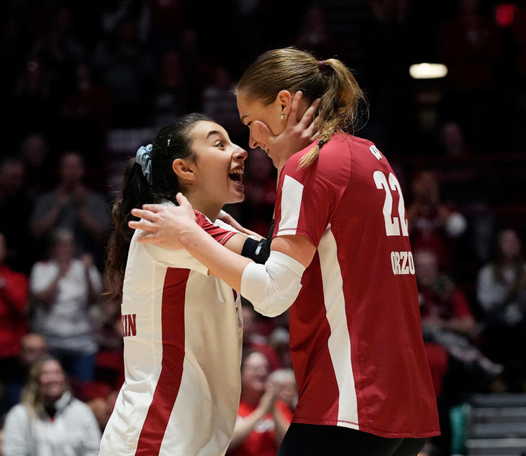 How Wisconsin volleyball swept topranked and previously undefeated