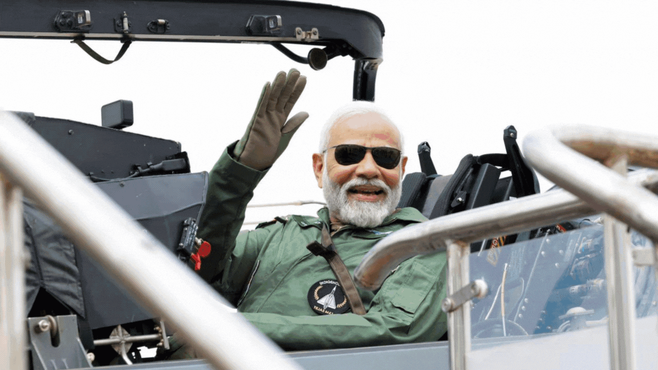 pm modi completes sortie in tejas trainer aircraft, first pm to fly in lca