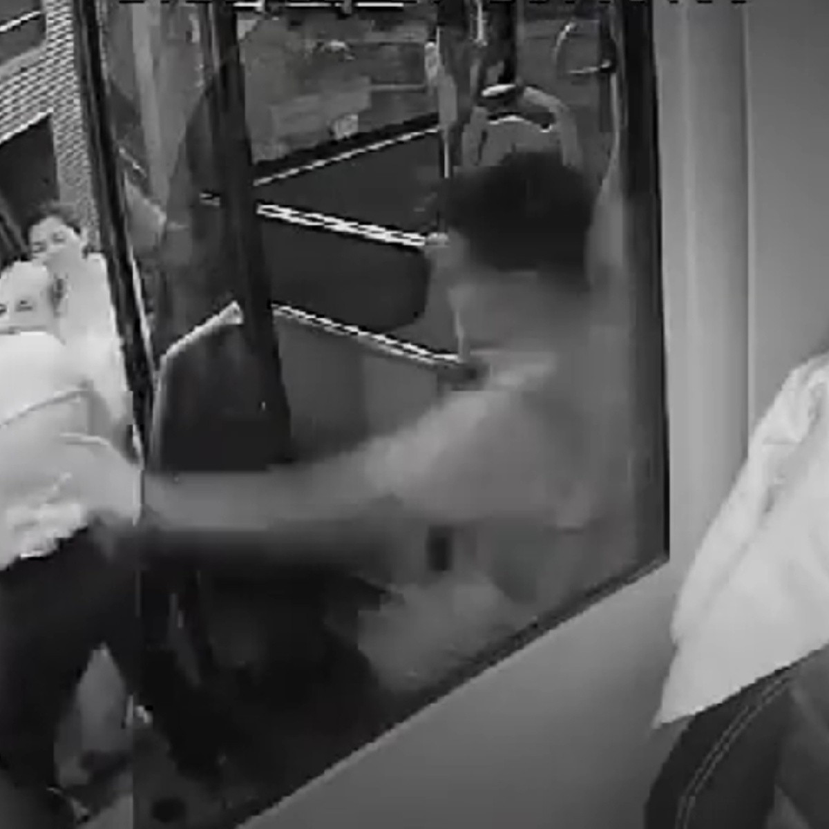 conductora de autobús en querétaro fue brutalmente golpeada por dos hombres y dos mujeres
