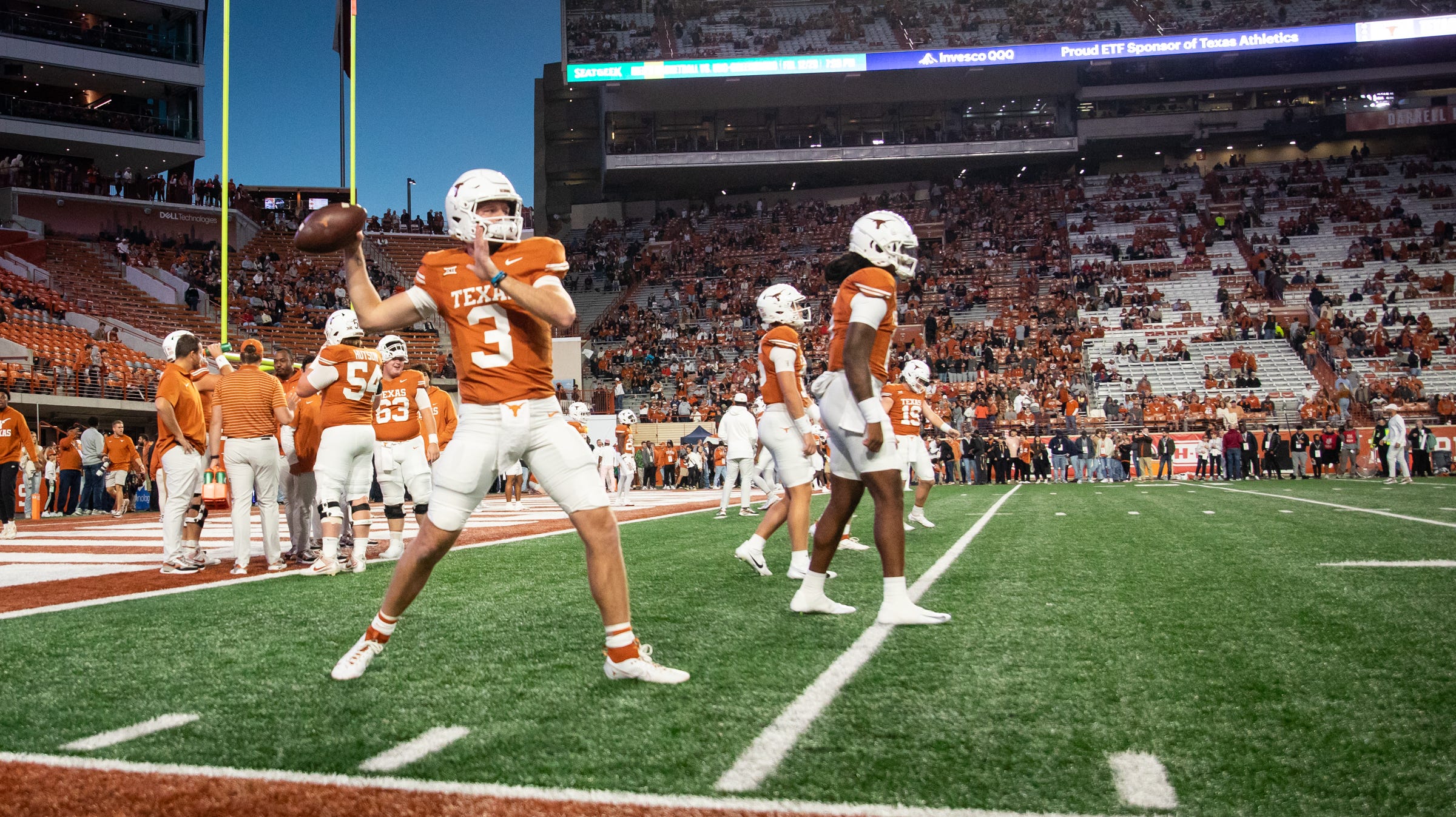 Texas Quarterback Quinn Ewers Says He's Returning For Another Season ...