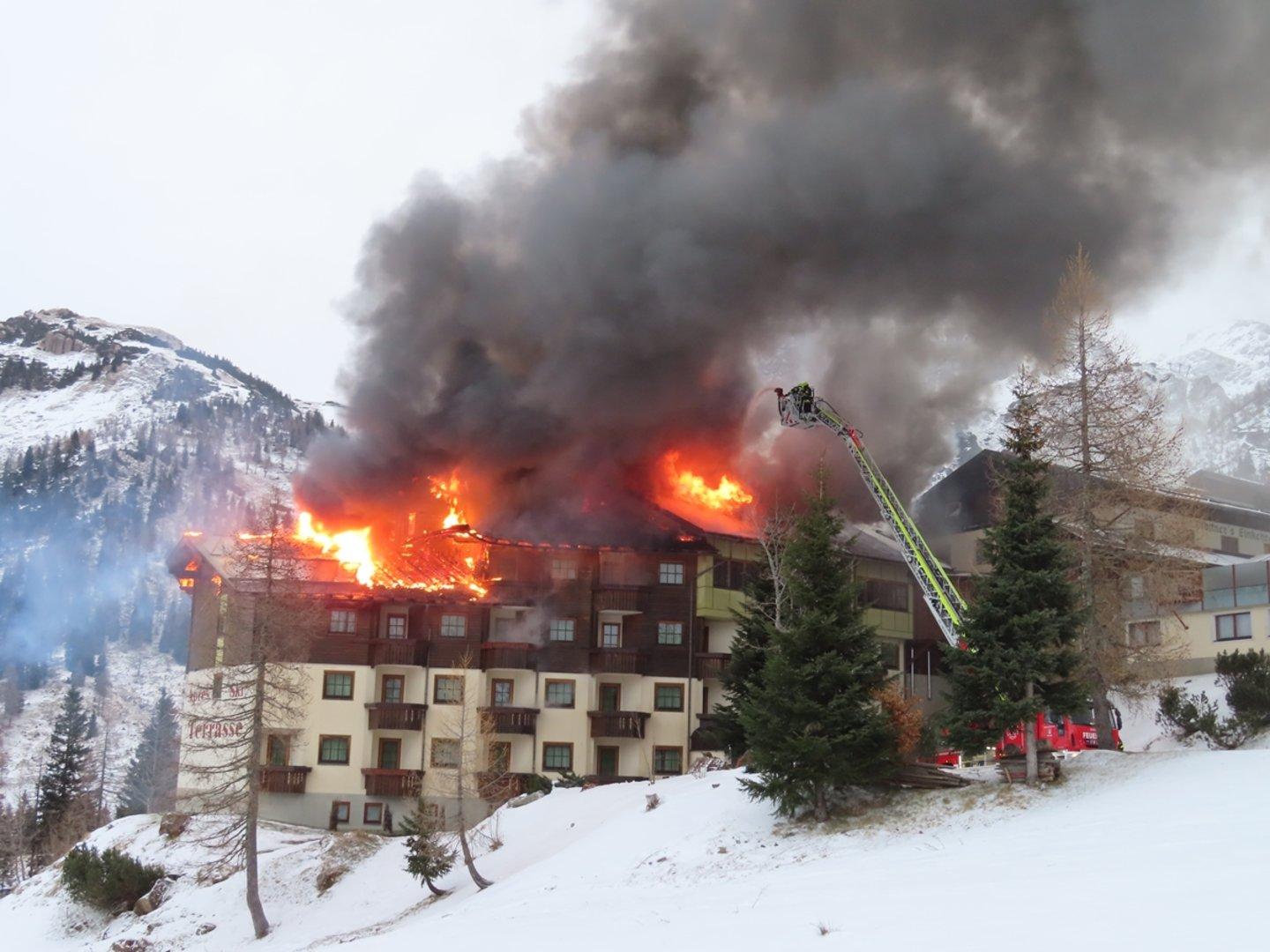 großbrand bei kärntner hotel kurz vor wiedereröffnung