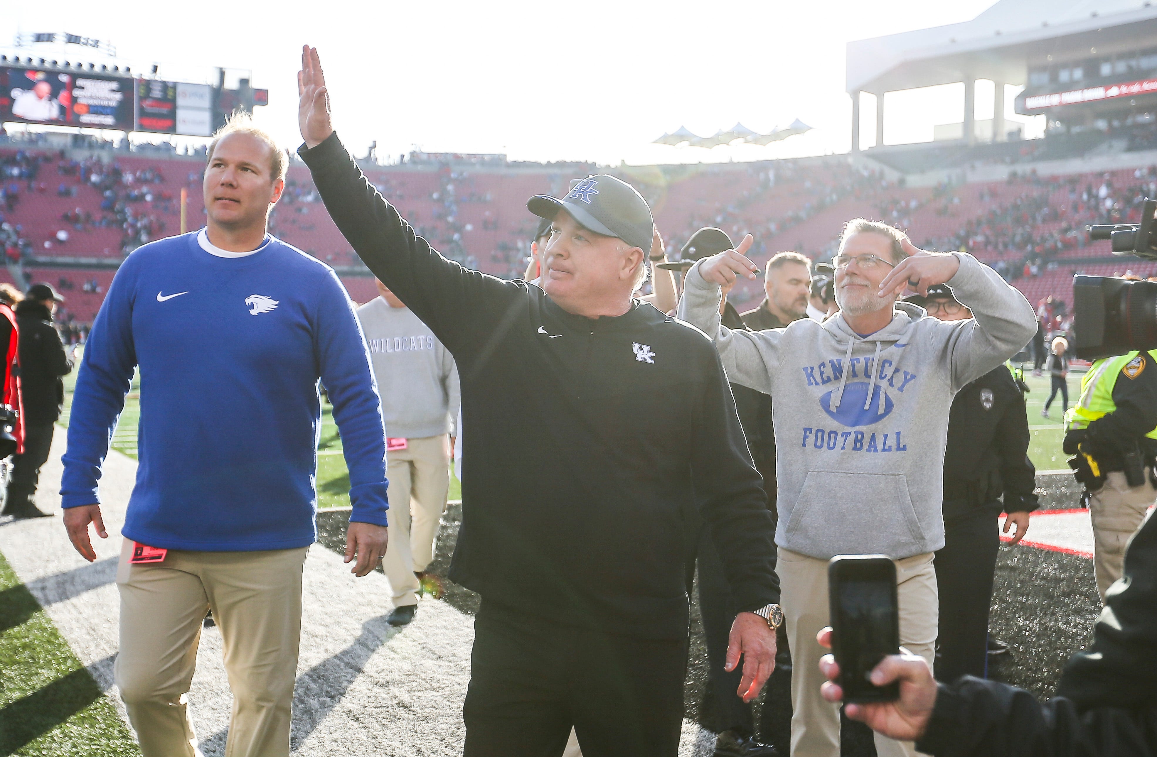 mark stoops addresses rumors about him leaving for texas a&m: 'i couldn't leave' kentucky