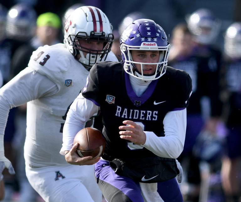 Late touchdown helps Alma stun Mount Union in NCAA football playoffs