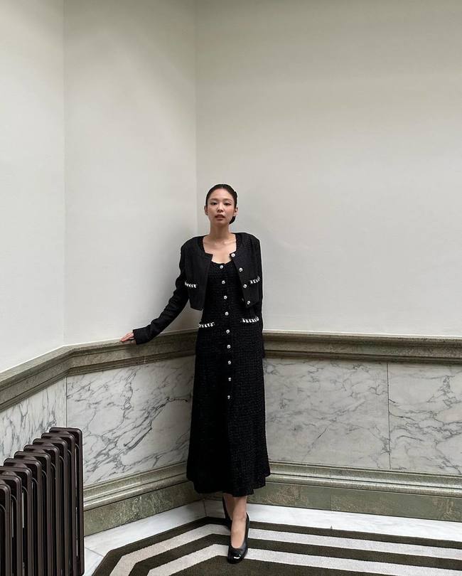 블랙핑크 제니, 억 소리나는 英 버킹엄궁 패션‥비현실적 드레스 자태