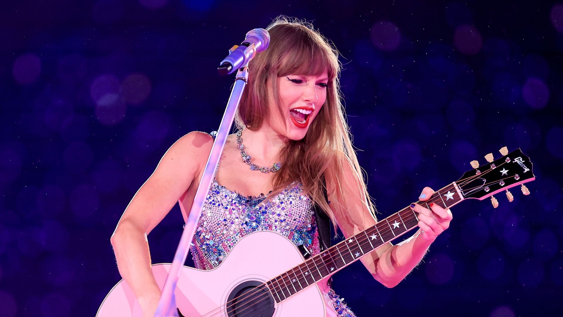 Heartwarming Moment Taylor Swift Gifts Signed 22 Hat To Five-year-old ...