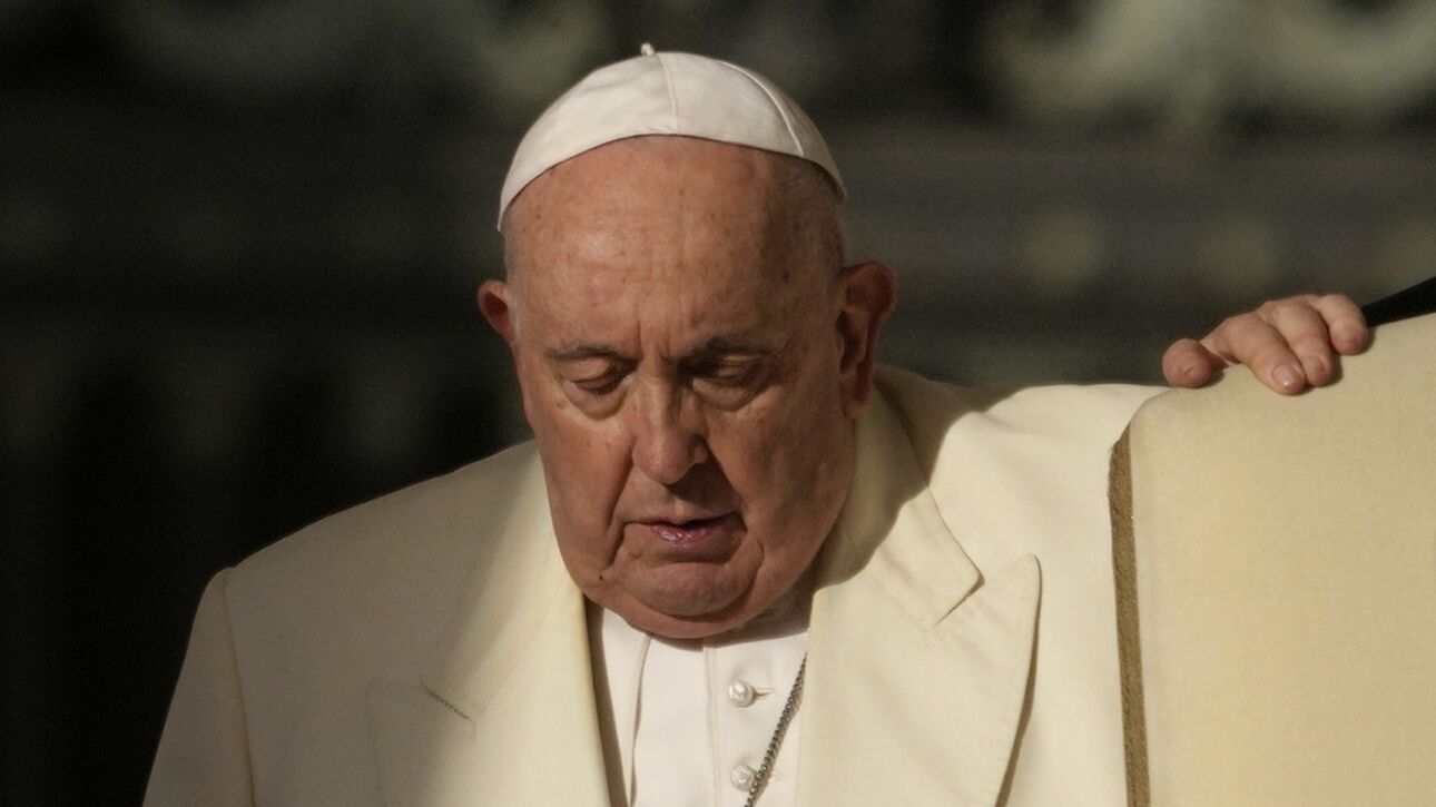 πάπας φραγκίσκος: δεν θα ευλογήσει το πλήθος λόγω γρίπης