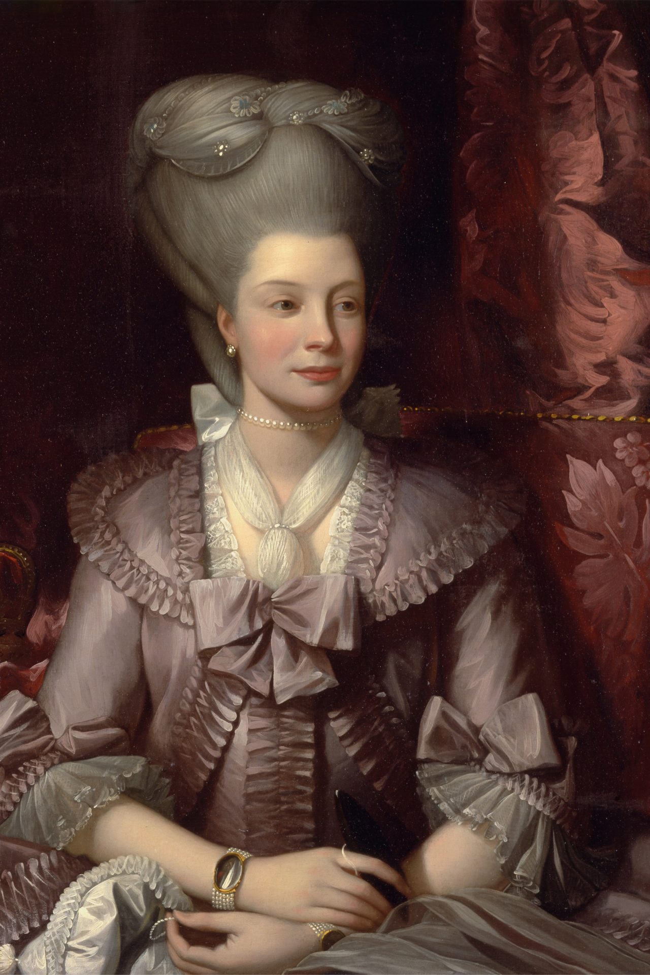 <p>Referring to the paintings of the time, we observe that Queen Charlotte has her face painted with a pale complexion. But that does not necessarily mean that she had white skin. At the time, the nobles whitened themselves with powder. In addition, painters could also have chosen to lighten the skin tones of their subjects.</p> <p>Pictured: a painting of Charlotte by <span>Benjamin West</span> in 1777.</p>