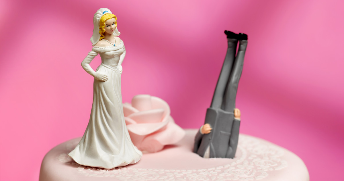 tortába nyomta a menyasszonya fejét az esküvőn: a nő máris válni akar - képtelen igaz történet terjed a neten