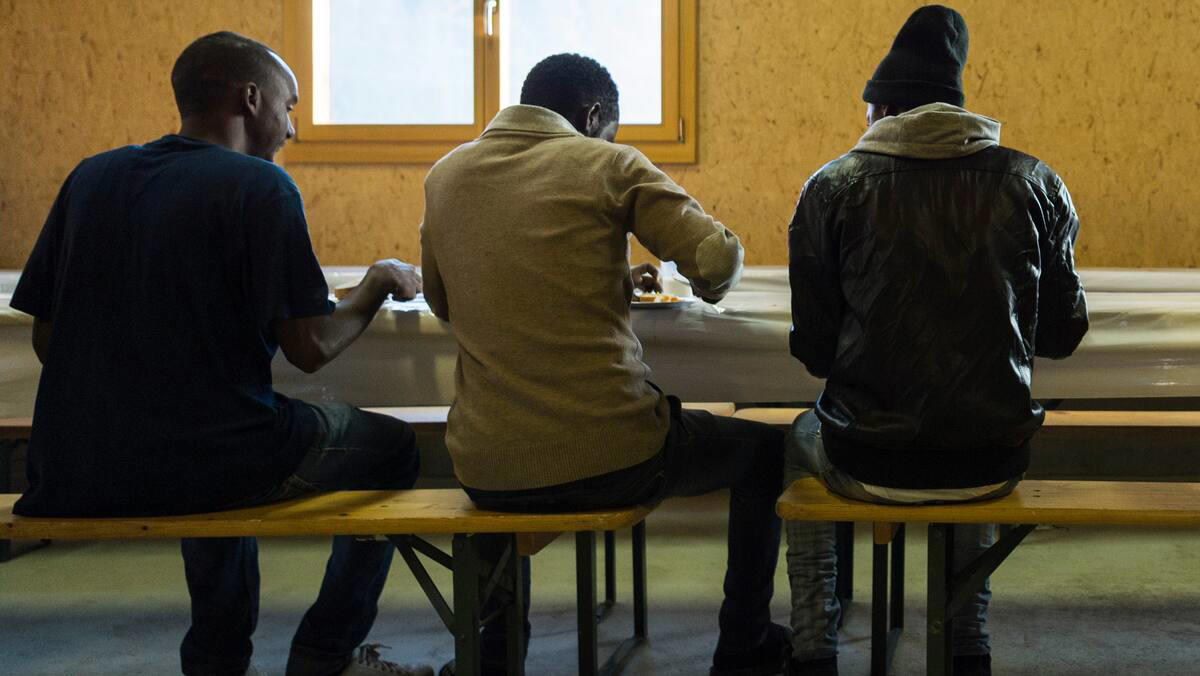 kein geld zweckentfremden: berner regierung will bezahlkarte für asylsuchende prüfen