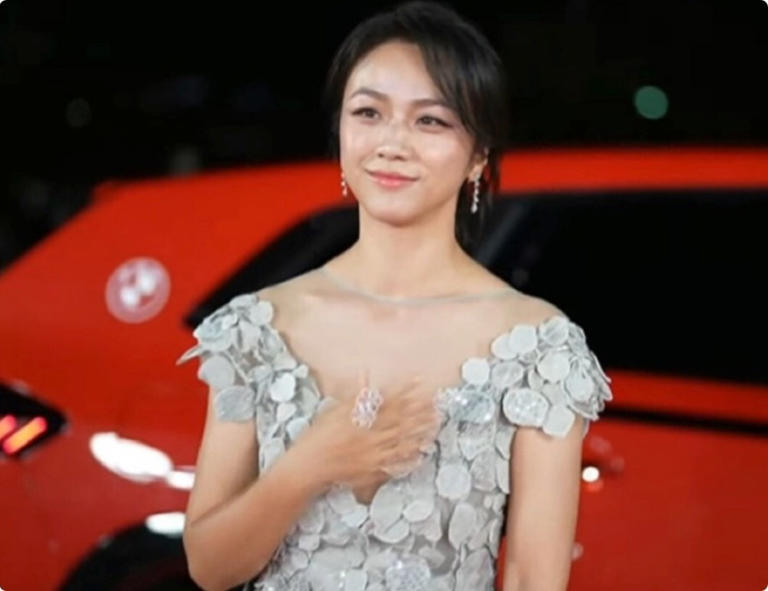 青龙奖这一夜，韩国女星个个风情万种，但都被一位中国女星艳压了