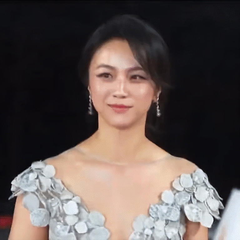 青龙奖这一夜，韩国女星个个风情万种，但都被一位中国女星艳压了