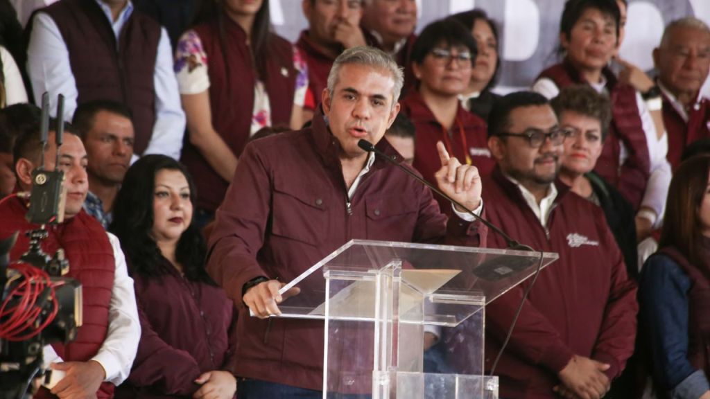 fernando vilchis va por candidatura al senado; presenta estructura de líderes sociales