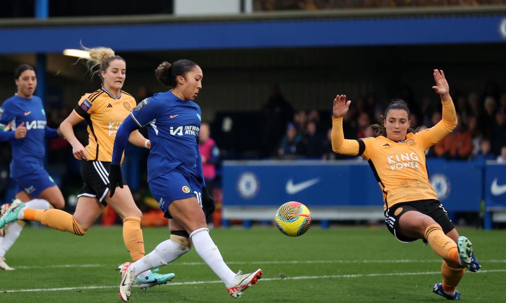 lauren james double eases leaders chelsea to wsl victory over leicester