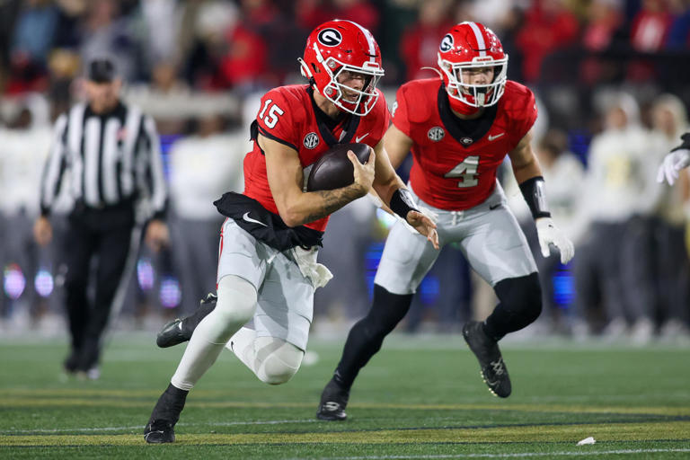 Georgia Bulldogs quarterback Carson Beck (15) runs the ball against the Georgia Tech Yellow Jackets in the second half at Bobby Dodd Stadium at Hyundai Field.