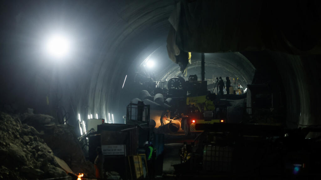 inde: pour sauver les ouvriers bloqués sous terre, un tunnel vertical est creusé
