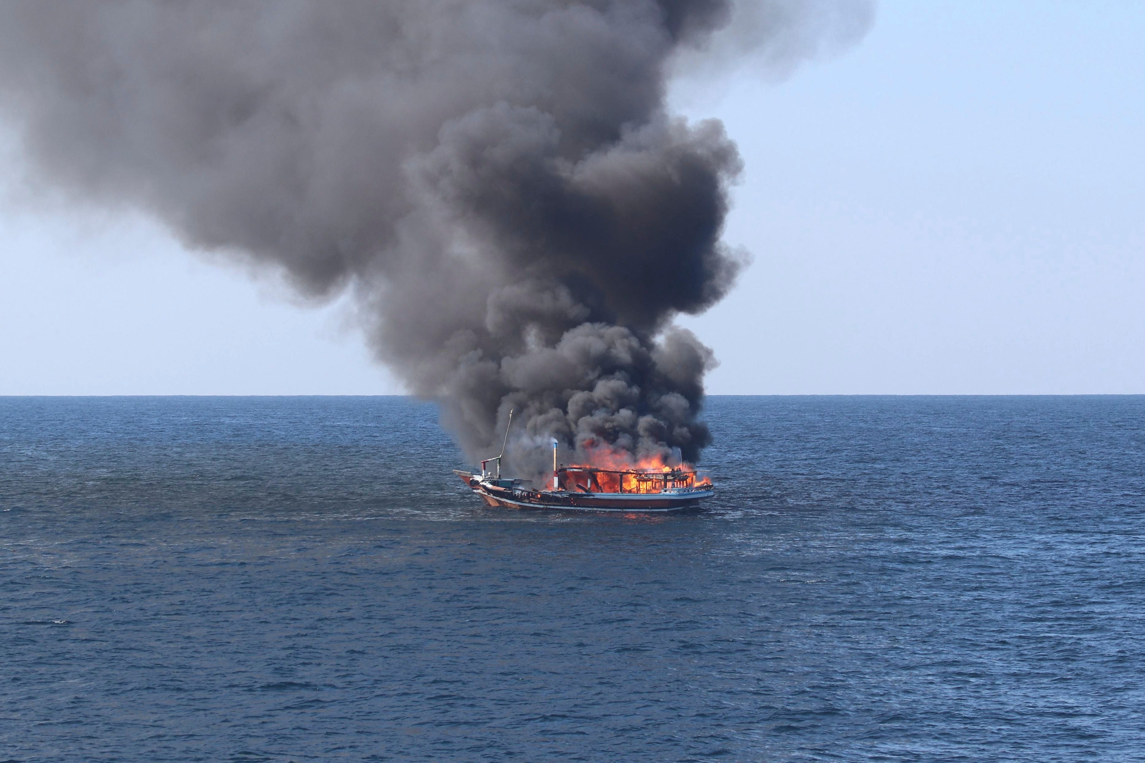 Burning 30. Трагедия Аравийское море. Пожар на палубе. Navy США. Корабль бурдинг.