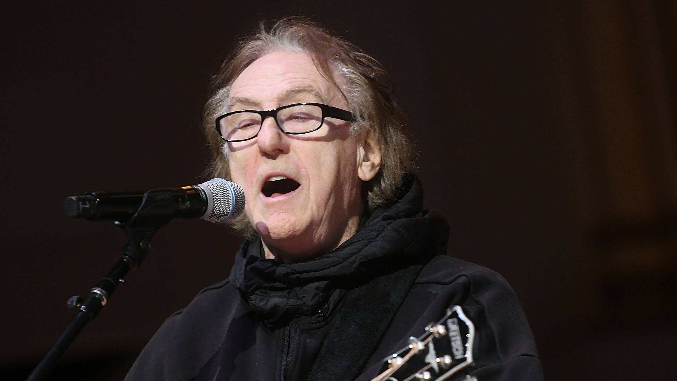 denny laine, longtime member of paul mccartney's wings and moody blues cofounder, dies at 79
