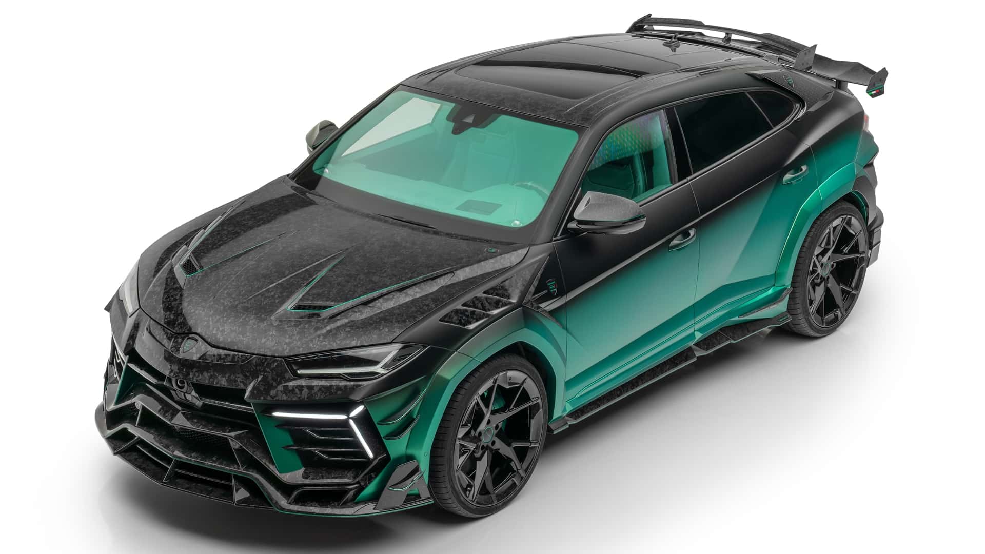 El Urus se convierte en un 'cohete' negro con Mansory