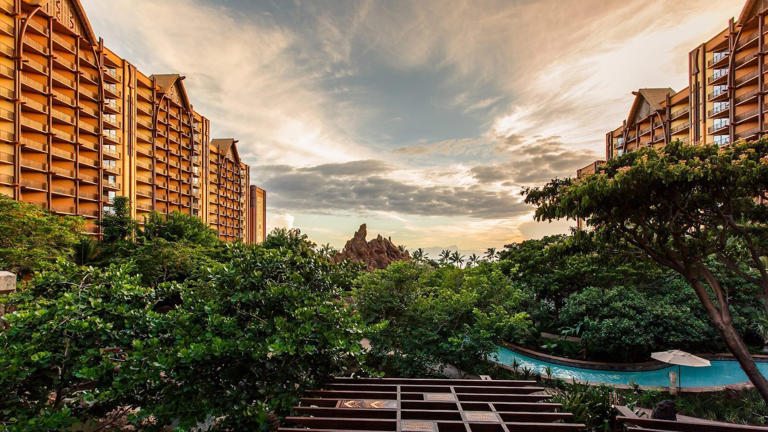 Build your own (nearly) all-inclusive Hawaii vacation with the special packages offered by these family resorts.