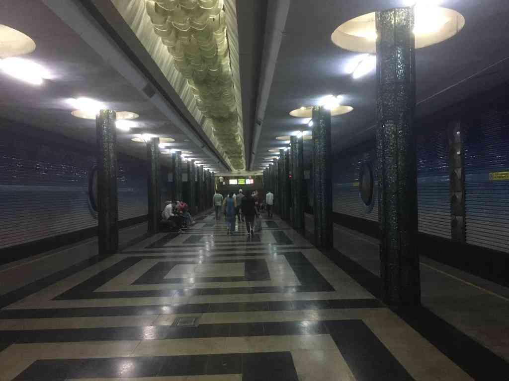 menembus garis batas 39: laila majnun & kosmonaut di tashkent metro