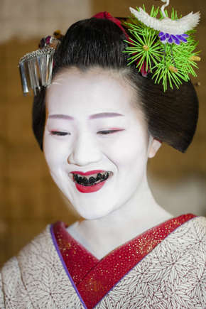 Maiko make-up