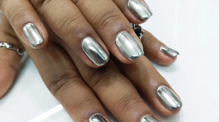 The 5 Best Ways To Bring The Chrome Trend To Your Winter Manis