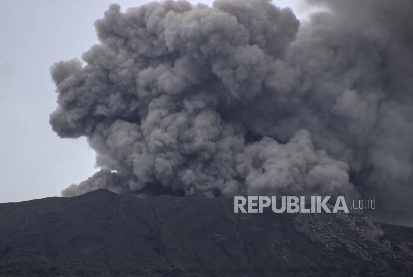 gunung marapi kembali erupsi, kini dengan skala besar