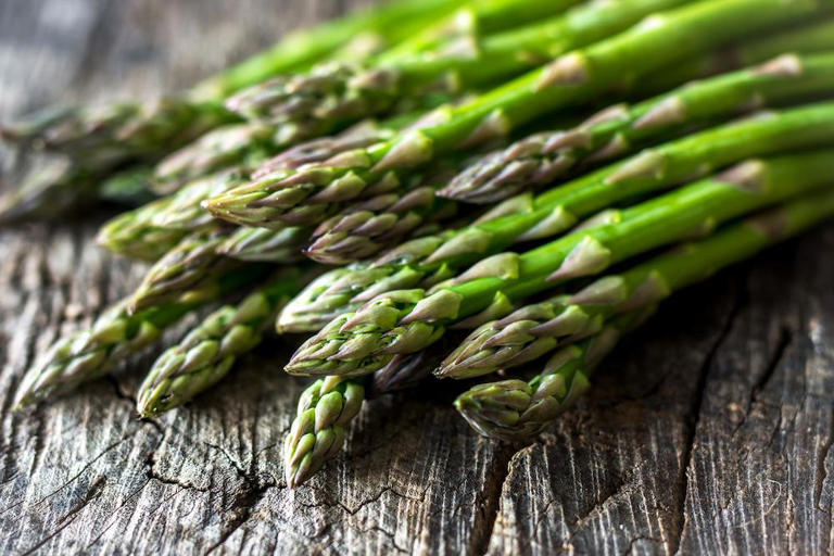 Asparagus Has Many Health Benefits, but Can You Eat it Raw?