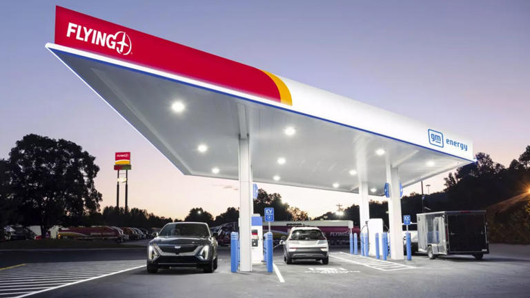 EVgo, GM and Pilot open first of hundreds of fast charging stations