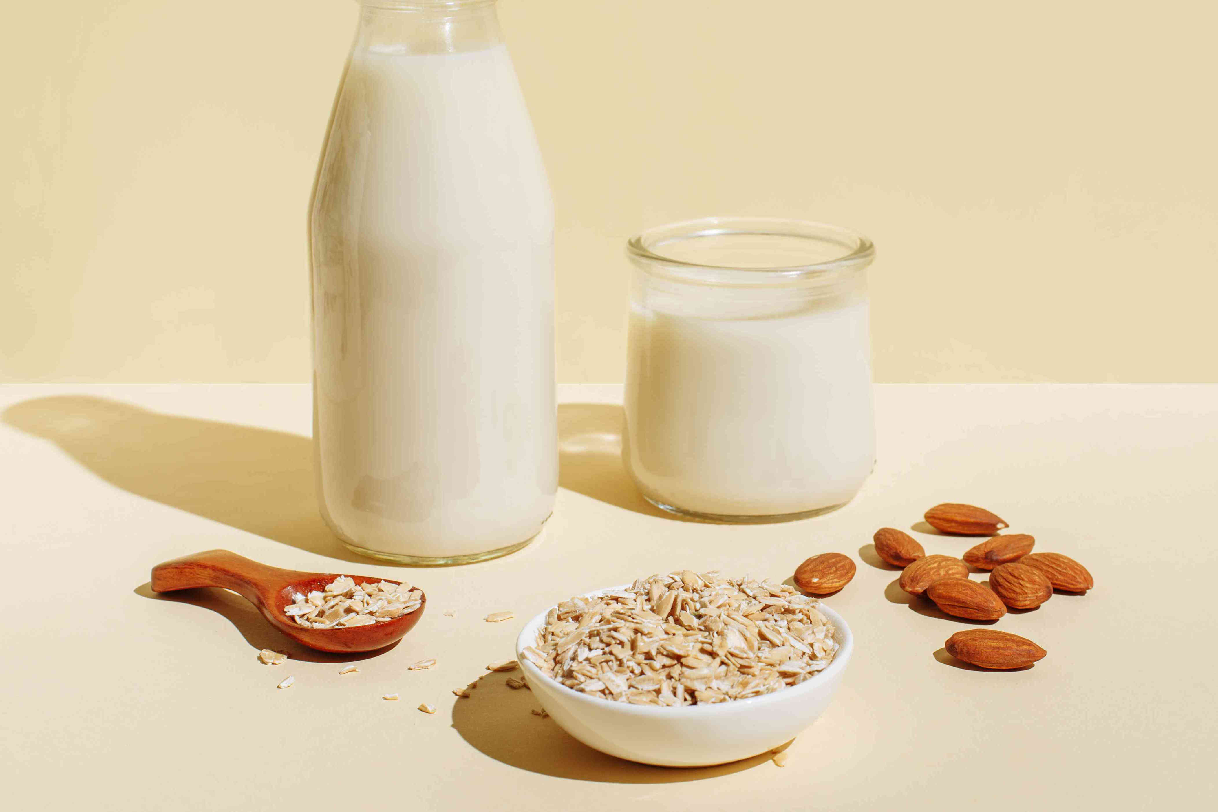 Almond Milk Vs. Oat Milk: Which Should You Use?