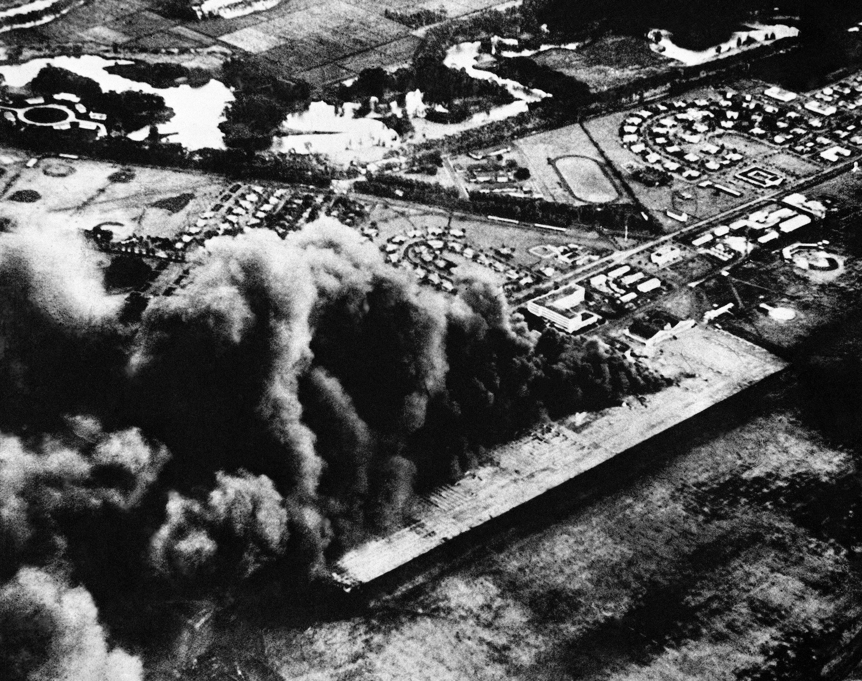 Бомбежка Перл Харбор. Последствия Перл Харбор 1941. Перл Харбор после бомбардировки. Перл Харбор бомбардировка японцев.