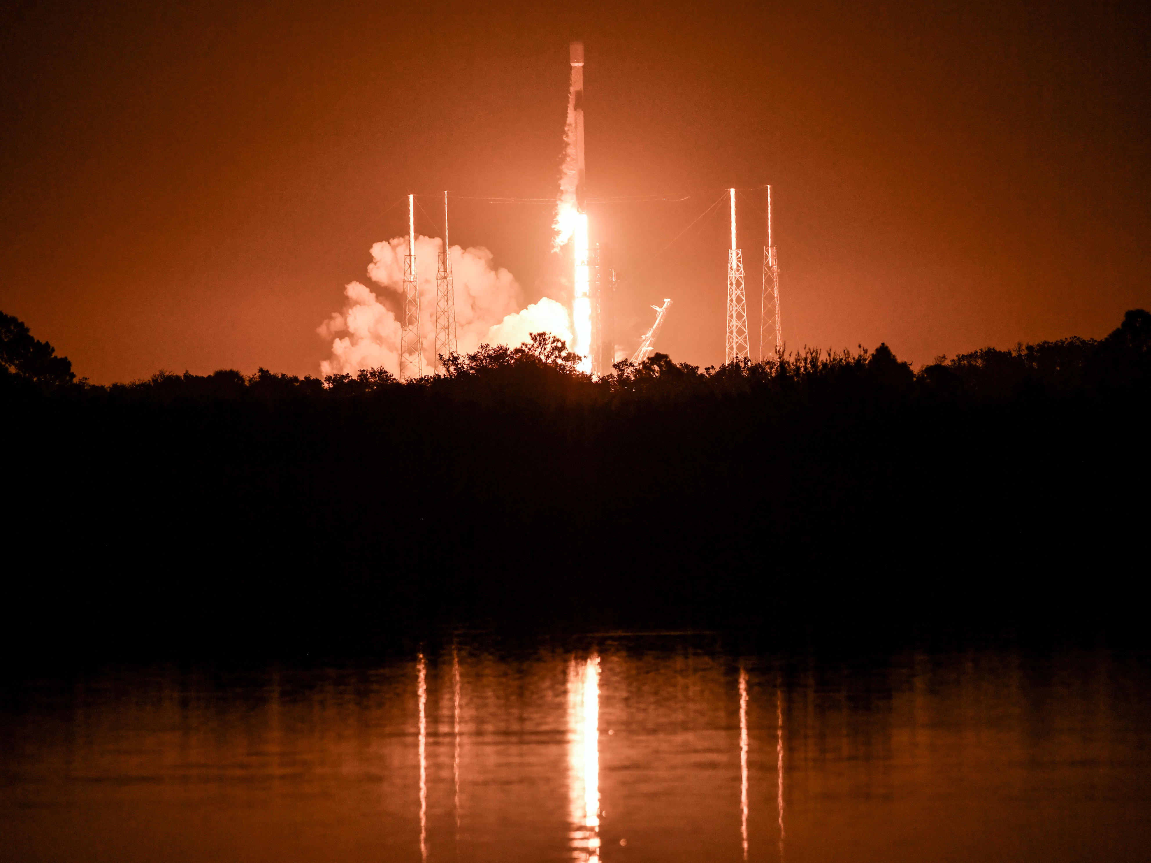 Updates: SpaceX Launches Falcon Heavy, Falcon 9 Starlink Missions From ...