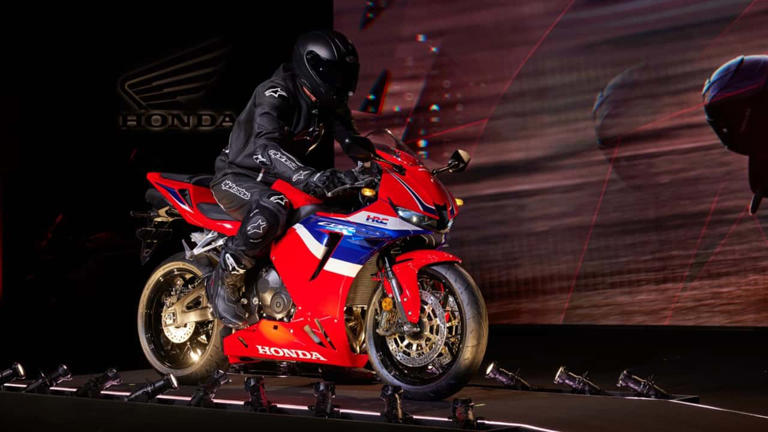 Ask RideApart What’s The Difference Between The Honda CBR650R And