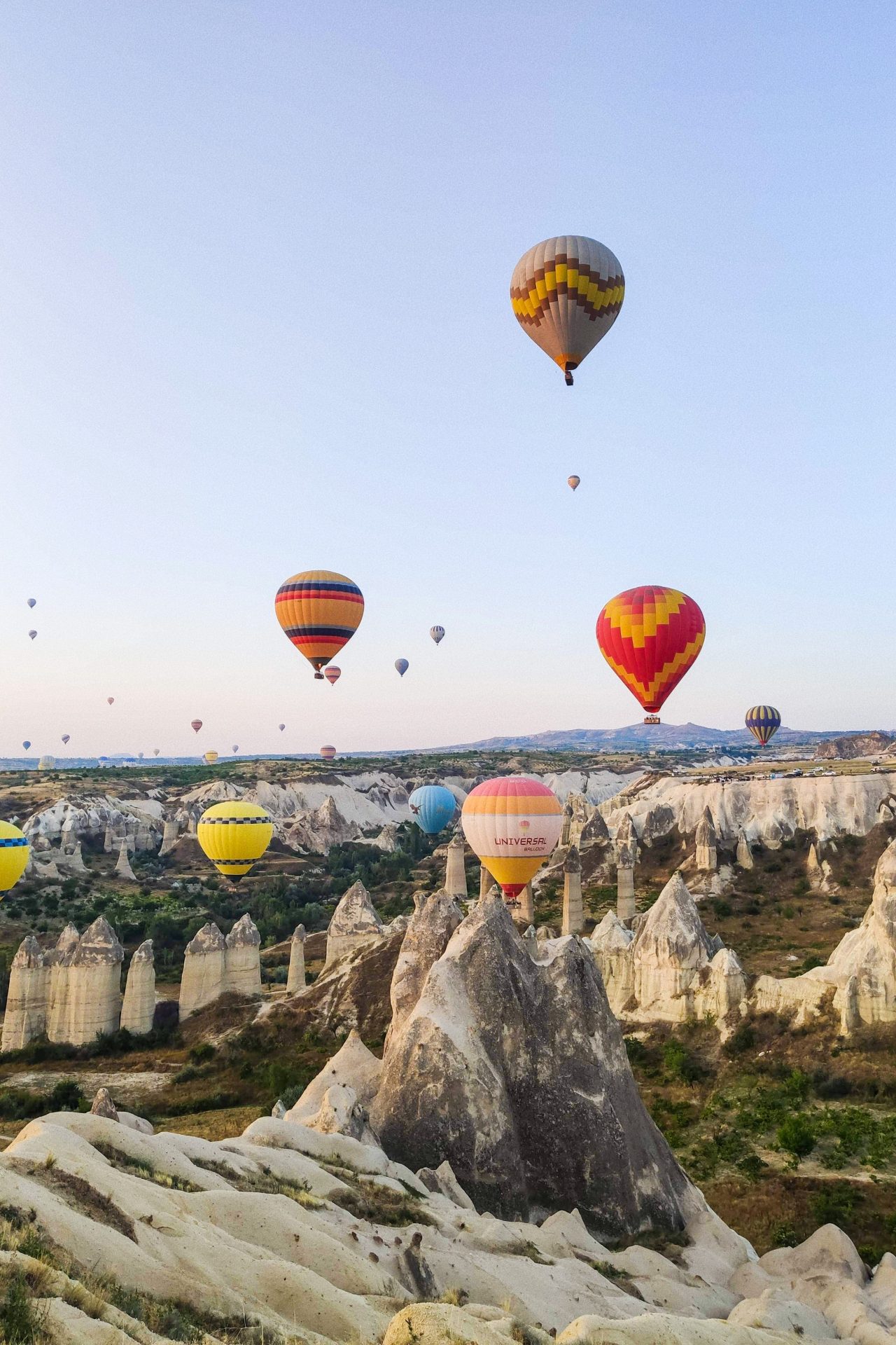 <p>This balloon ride will allow you to see this magnificent landscape from the sky. A luxury experience that is completed with a "Champagne Breakfast".</p> <p>Image: Slobodan Špijunović - Unsplash</p>
