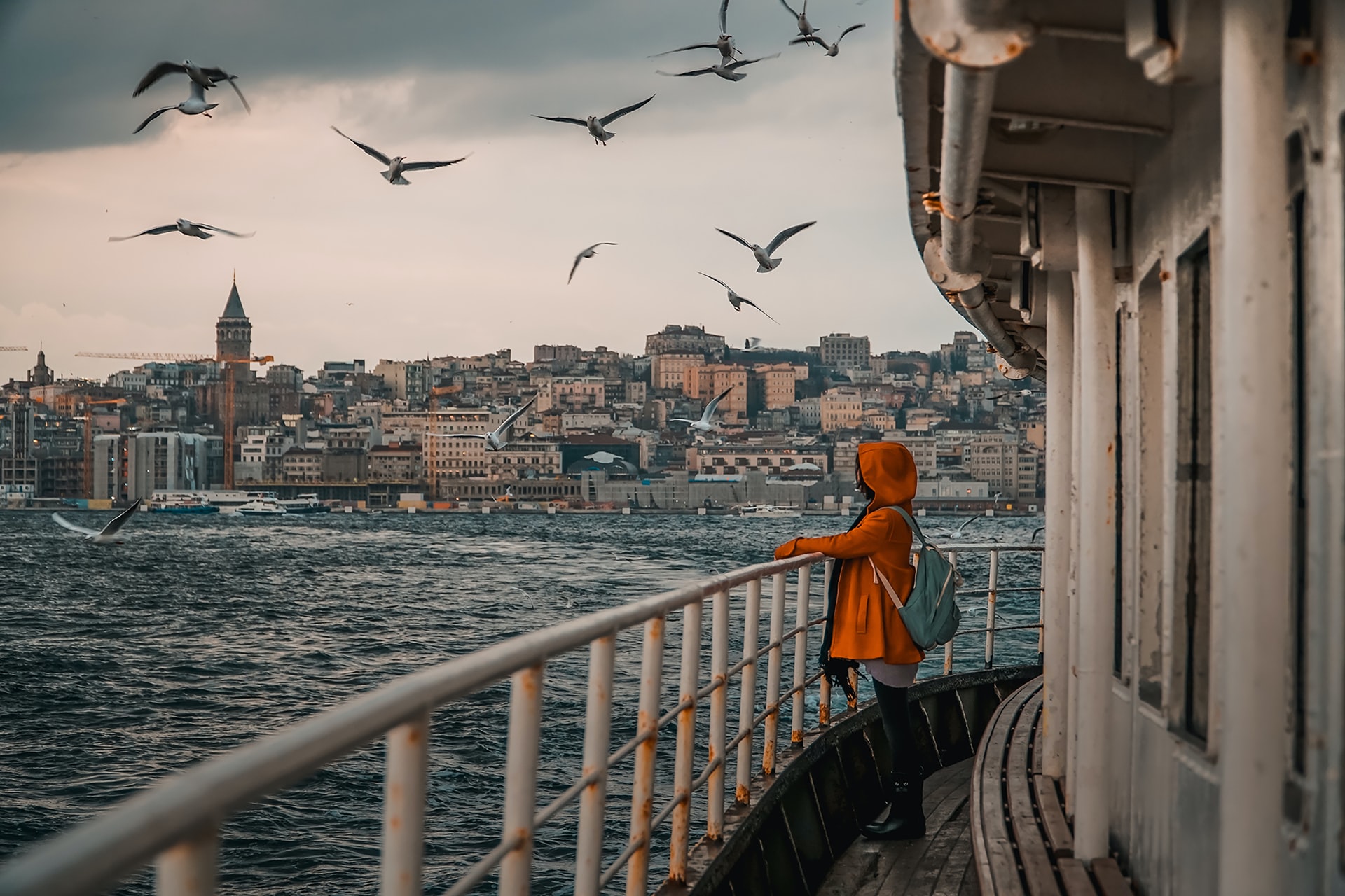 <p>Experiences go beyond just a nice view or visiting the usual places; we're talking about certain activities that will hold a special place in your memory forever. Let's see which are the best travel experiences in the world according to TripAdvisor.</p> <p>Image: Unsplash - Mert Kahveci</p>