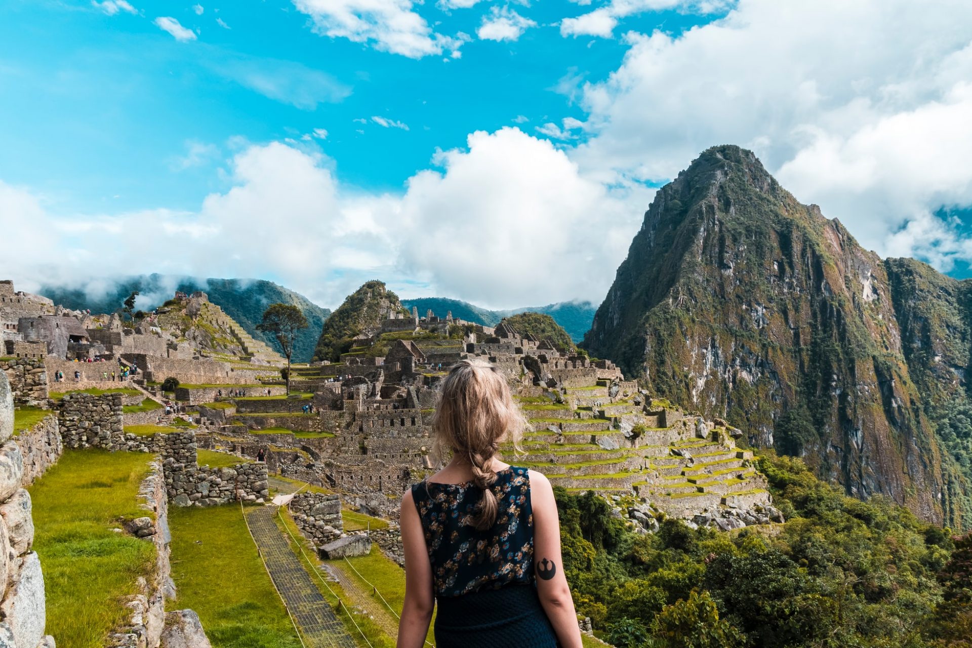 <p>A top experience that consists of doing the Classic Inca Trek Trail (4 days and 3 nights) to Machu Picchu. The perfect opportunity to discover one of the 7 wonders of the world.</p> <p>Image: Unsplash - William Justen de Vasconcellos</p>