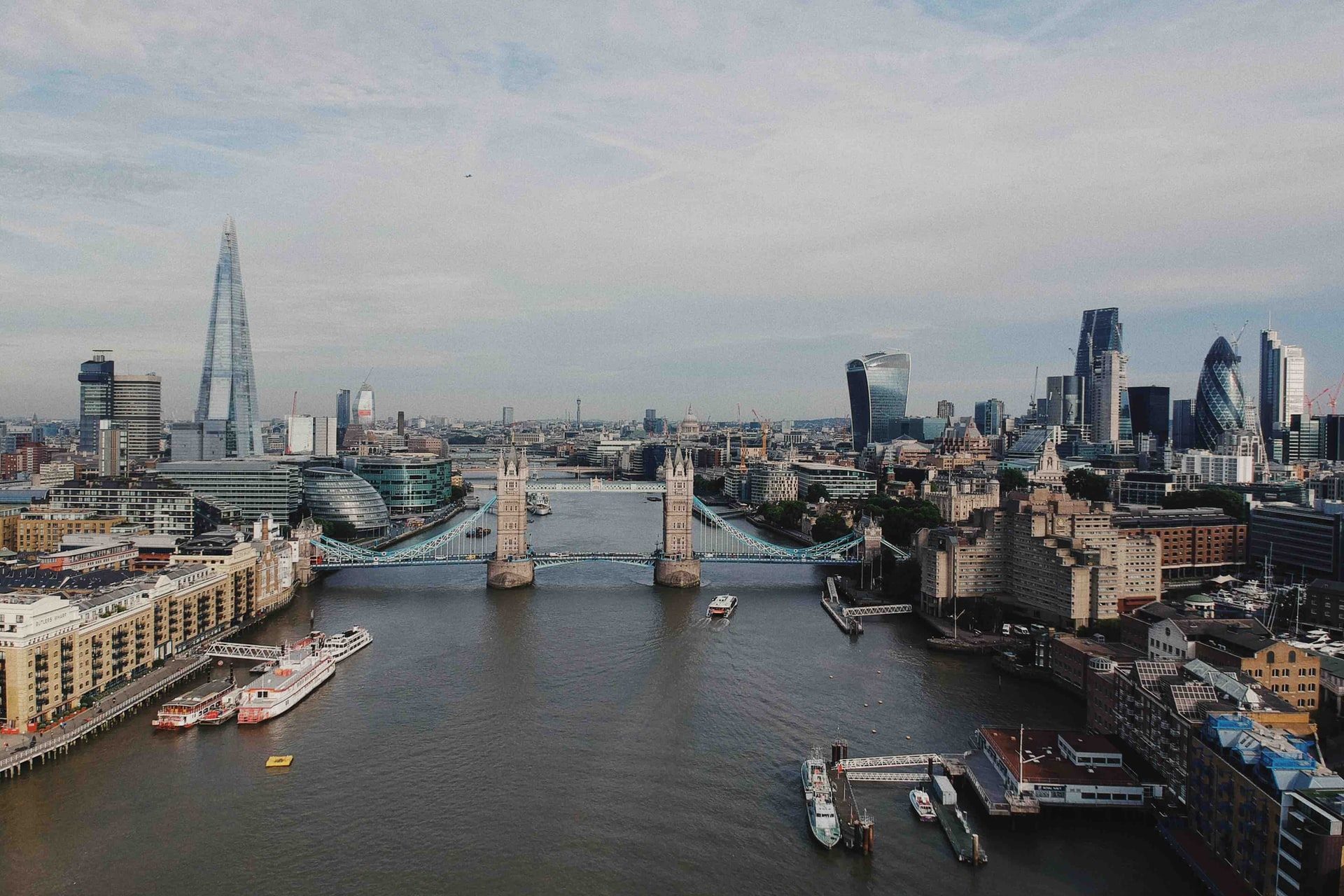 <p>Do you dare to do a high-speed cruise through the Thames in London? We assure you this is a completely different way of seeing the city… At 55 km/hour!</p> <p>Image: Unsplash - Robert Bye</p>