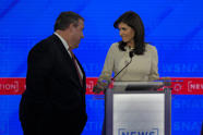 Chris Christie Can t Decide How To Treat Nikki Haley