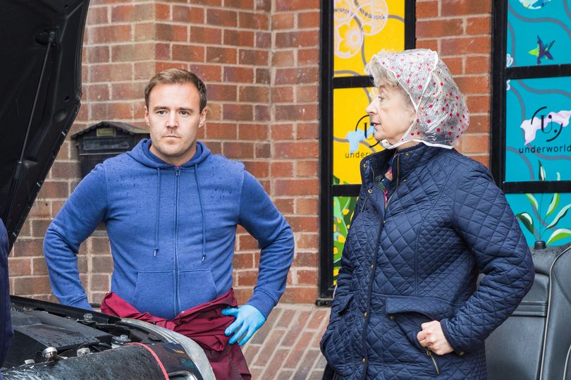 Coronation Street Legend's 'exit' Revealed As Actor Forced Off Of Cobbles